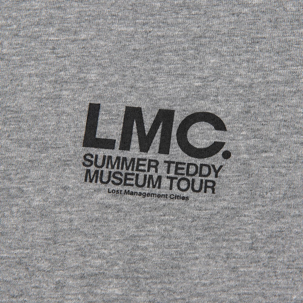 Su  er Teddy  useu  Tour Tee