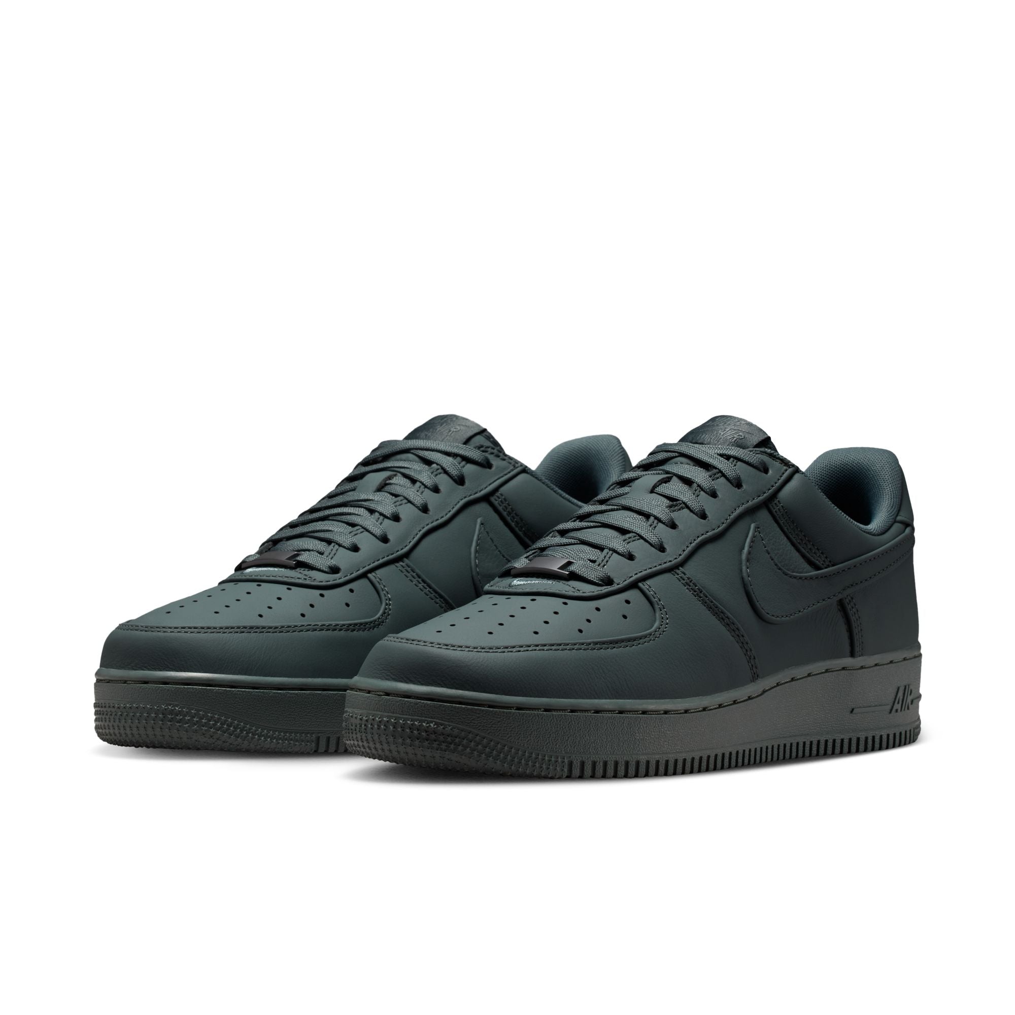 NIKE AIR FORCE 1 LOW RETRO PREMIUM