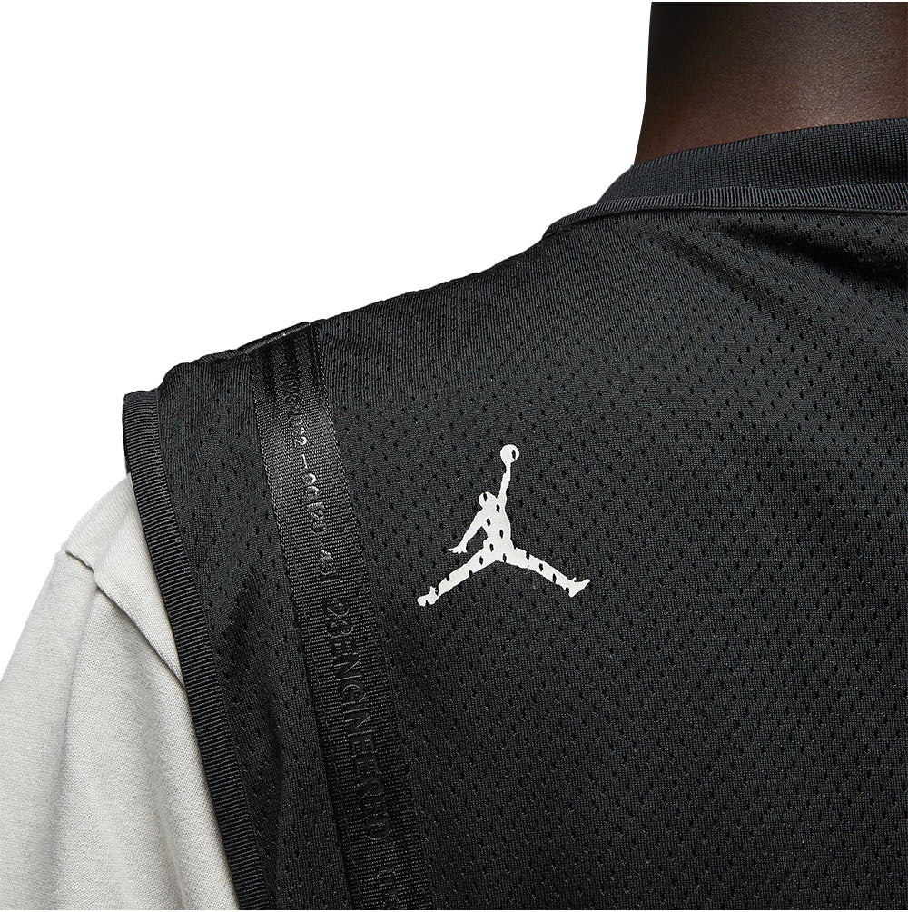 M J 23ENG STMT VEST