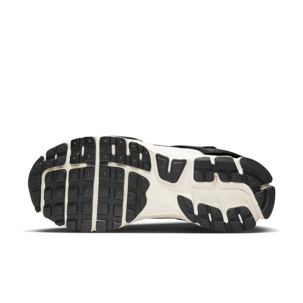 Zoom Vomero 5 Timeless Panda Dunk