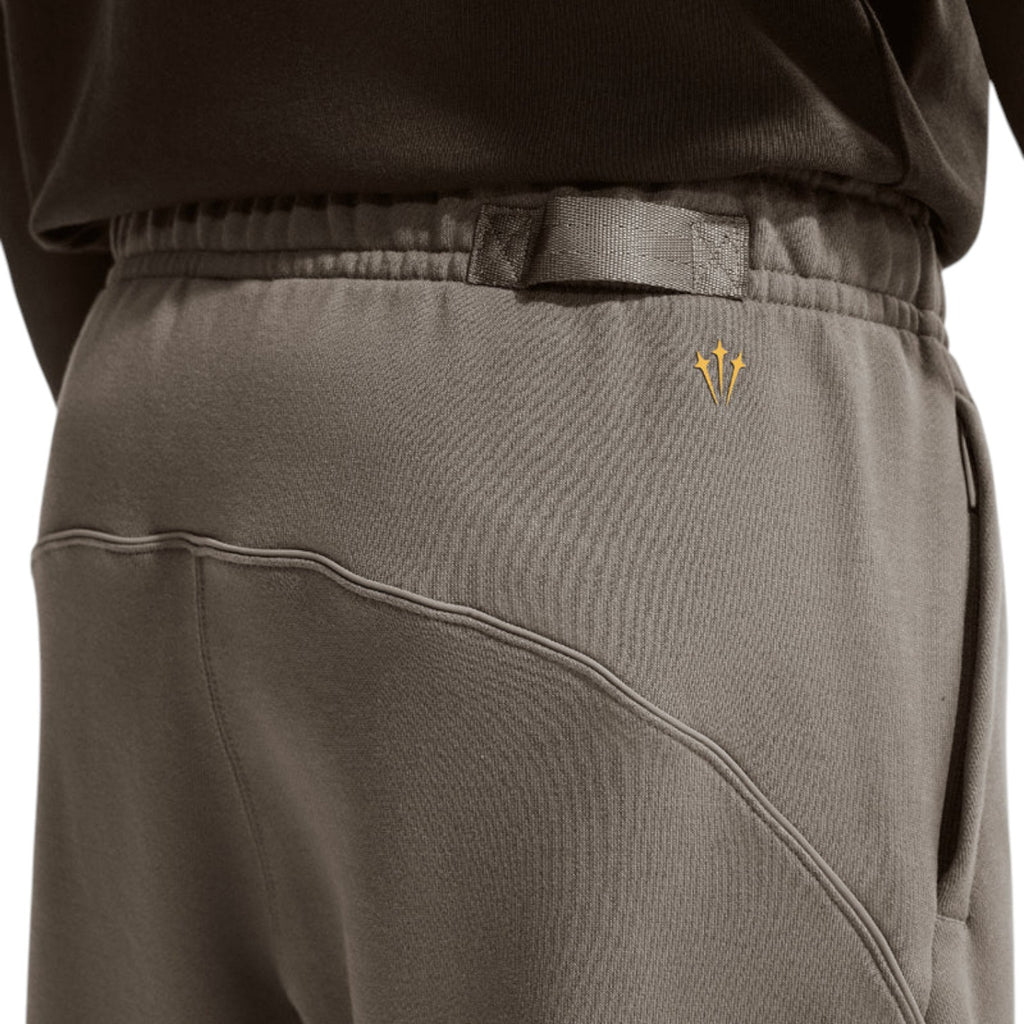 Pantaloni da tuta NOCTA Fleece CS con orlo aperto GRIGIO OLIVA