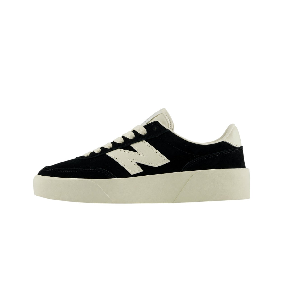 750 Black White Sneakers