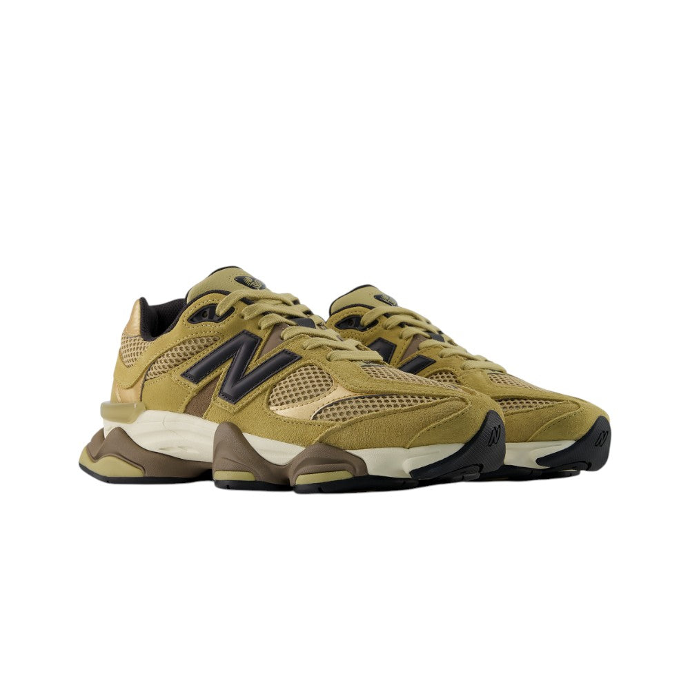 9060 Quicksand Sneakers