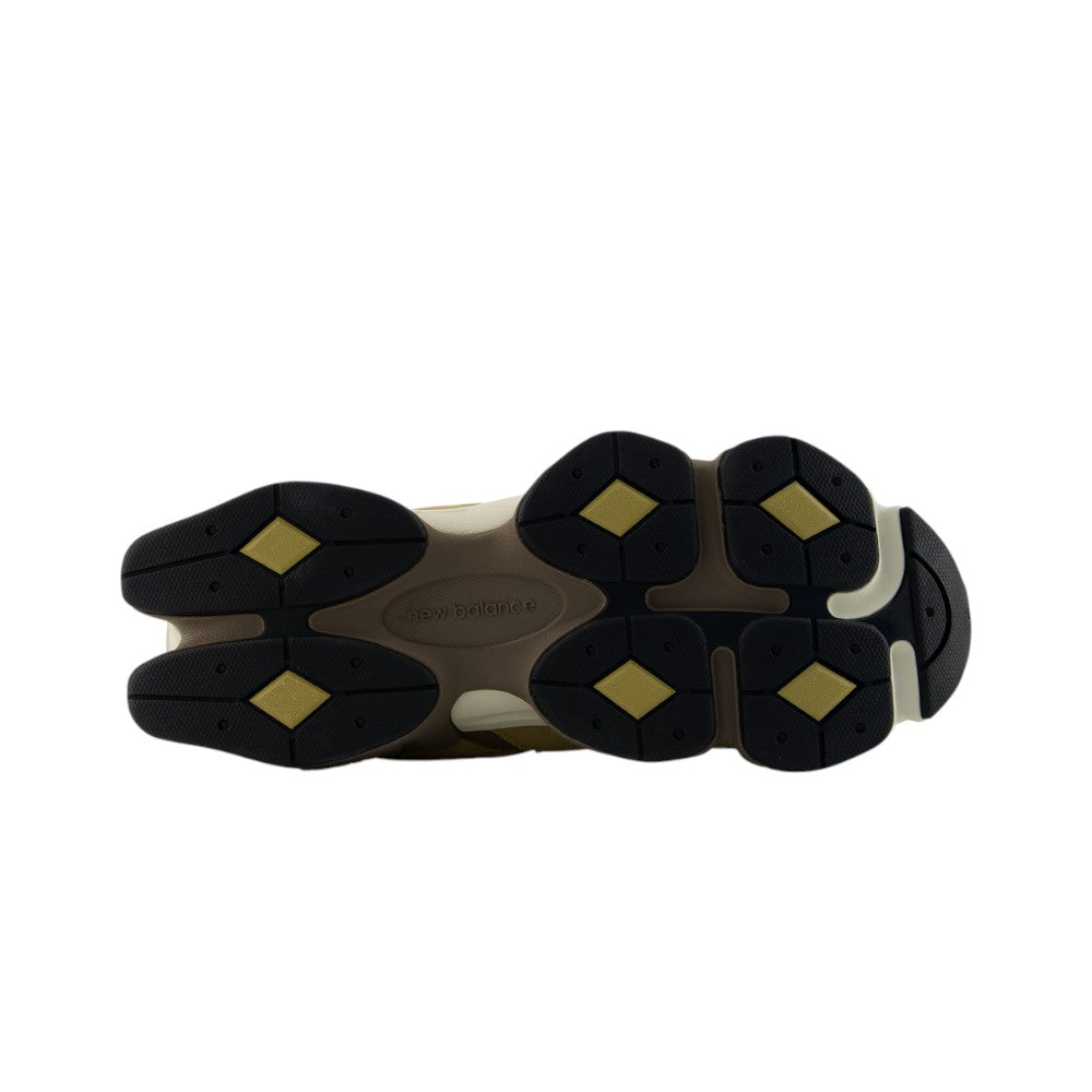 9060 Quicksand Sneakers