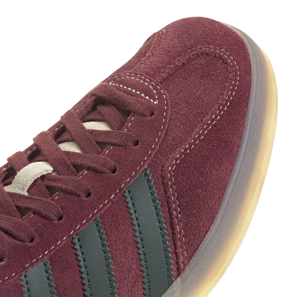 Gazelle Indoor Shadow Red Shadow Green
