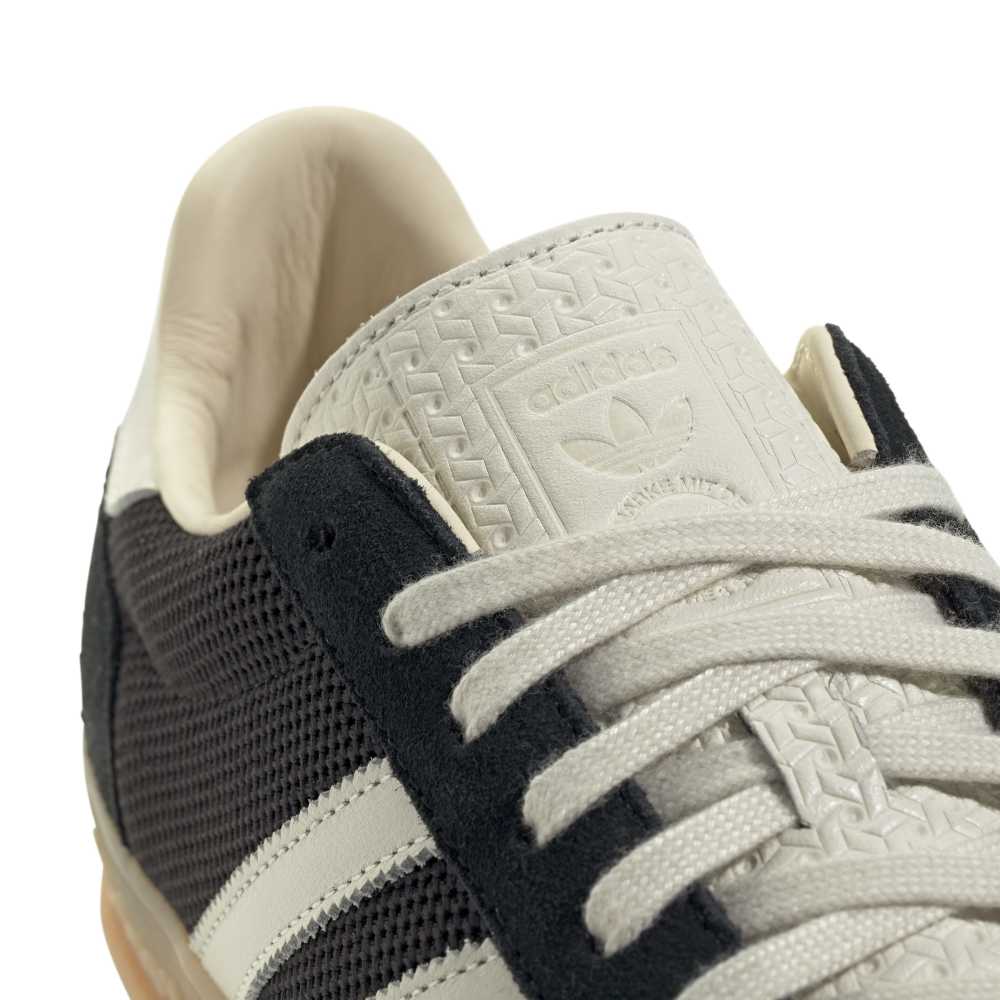 Gazelle Indoor Pro Black White