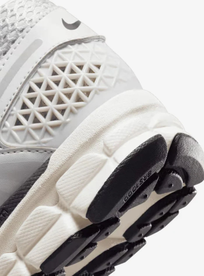 Nike Zoom Vomero 5 Photon Dust Metallic Silver